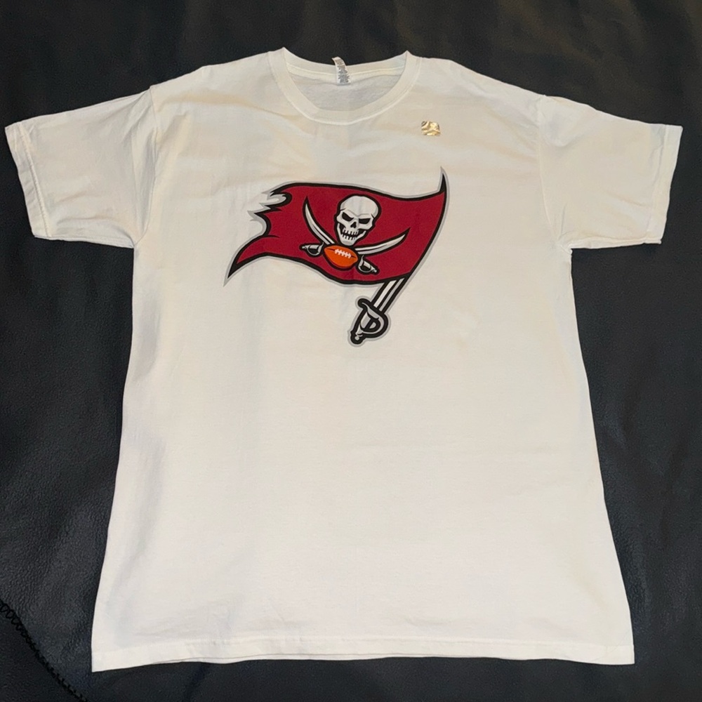 Tampa Bay Buccaneers T-Shirt Size Large